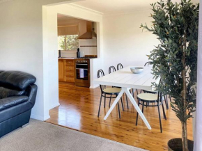 Large 4BR haven with lake views